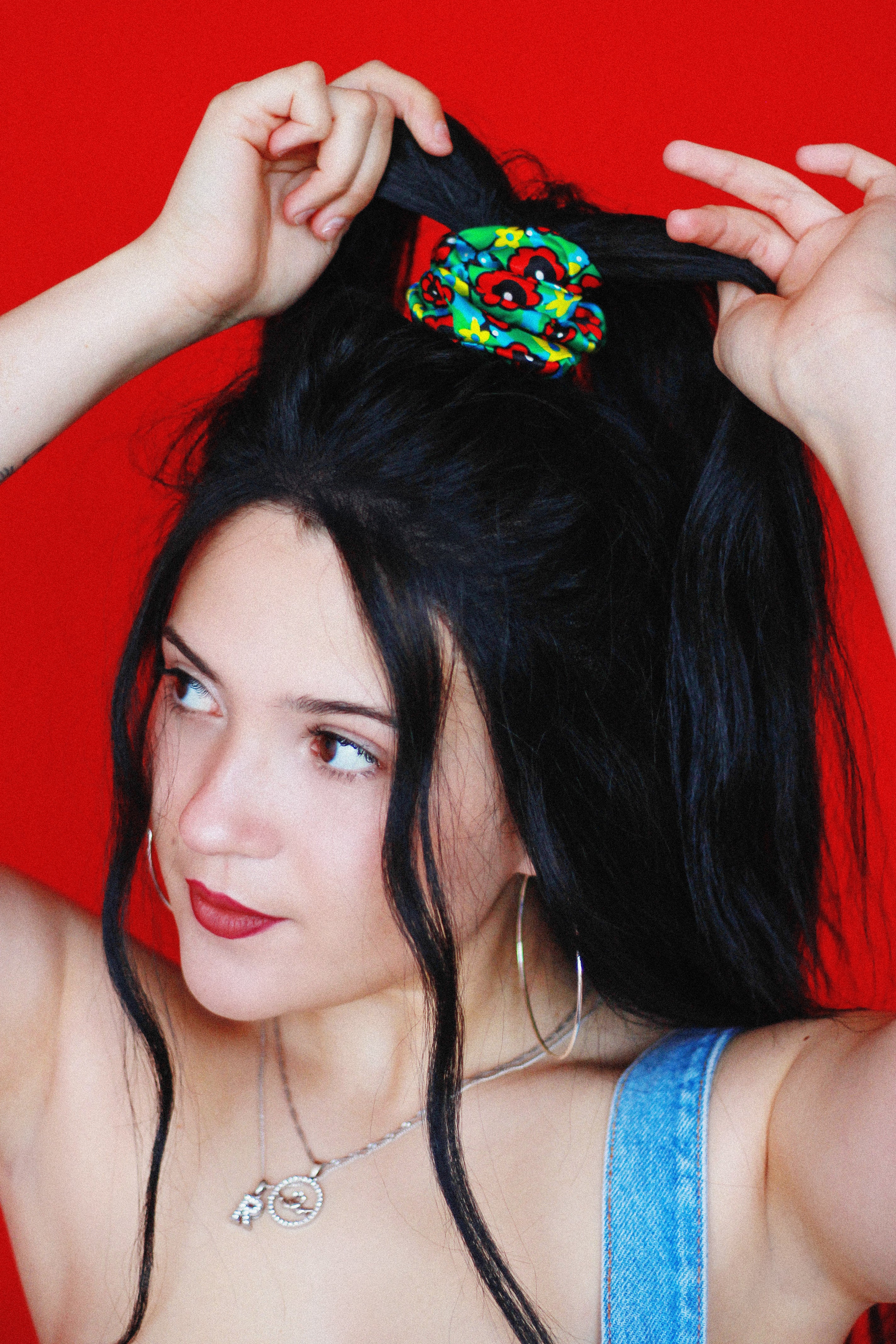 DOLLY DAGGER Silk Scrunchie